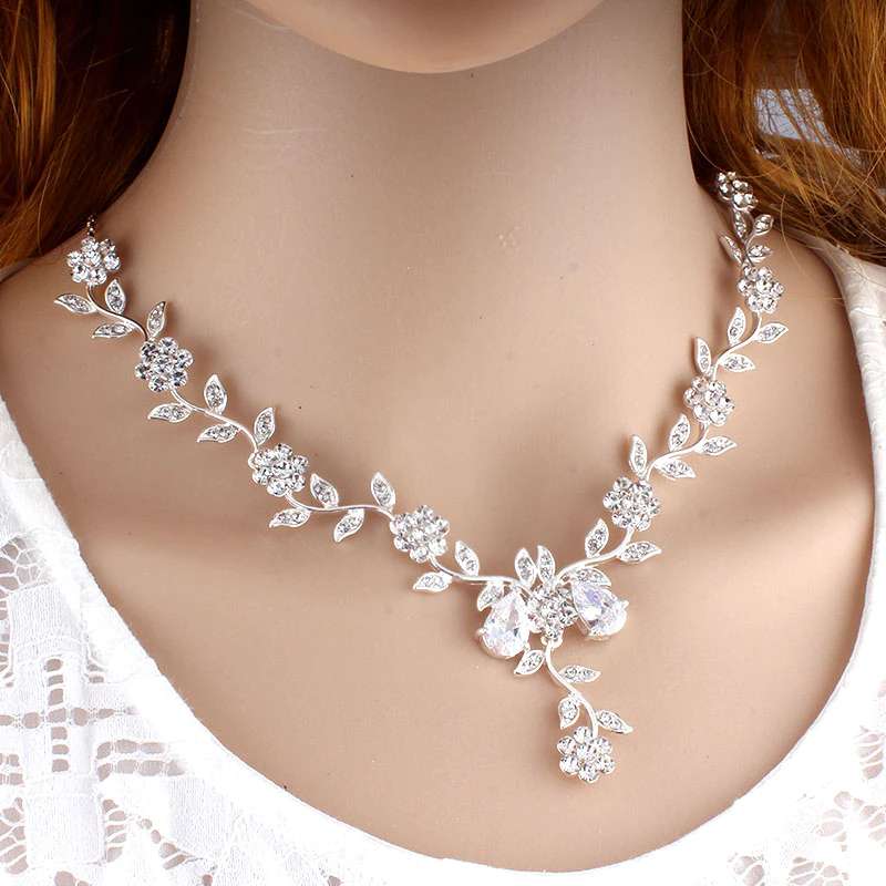 Bridal necklace and earrings| Bridal jewelry set | Wedding necklace set| Leaf style Wedding jewellery for bride